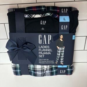 NWT GAP Women's Black, Red Plaid Flannel Sleep Set - LG